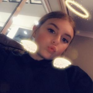 Meet your Posher, Lara